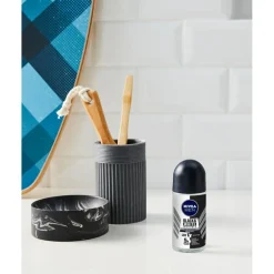 Men Invisible Black & White Deo Roll-On