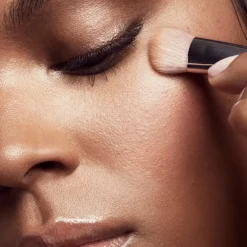 Precision Concealing Brush